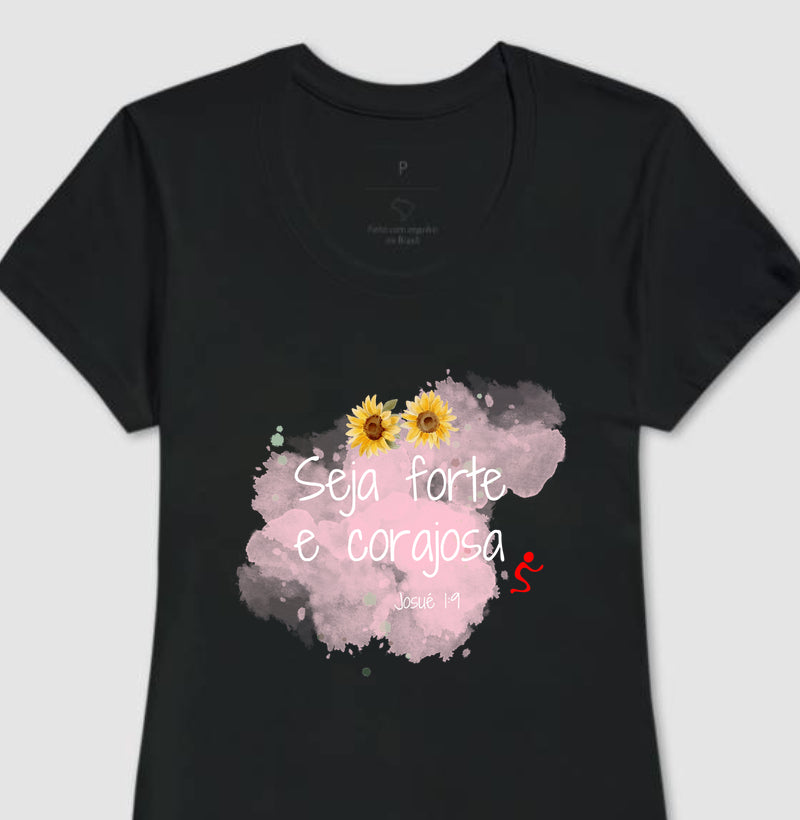 Camiseta Cristã Feminina Forte & Corajosa – Estampa Bíblica | Semeador Store